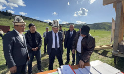 Адылбек Касымалиев “Каркыра” тоо-эс алуу комплексинин курулушу менен таанышты