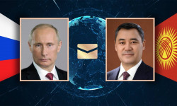 Путин Садыр Жапаровду жана Кыргызстан элин Жеңиш күнү менен куттуктады