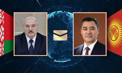 Александр Лукашенко Садыр Жапаровду жана Кыргызстан элин Жеңиш күнү менен куттуктады