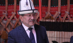 Адылбек Касымалиев банк кызматкерлерин кесиптик майрамы менен куттуктады