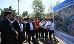  Адылбек Касымалиев Өзгөн – Мырза-Аке – Кара-Кулжа автоунаа жолун капиталдык оңдоо иштеринин жүрүшү менен таанышты