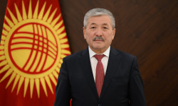 Адылбек Касымалиев аскер кызматкерлерин Кыргыз Республикасынын Куралдуу Күчтөр күнү менен куттуктады