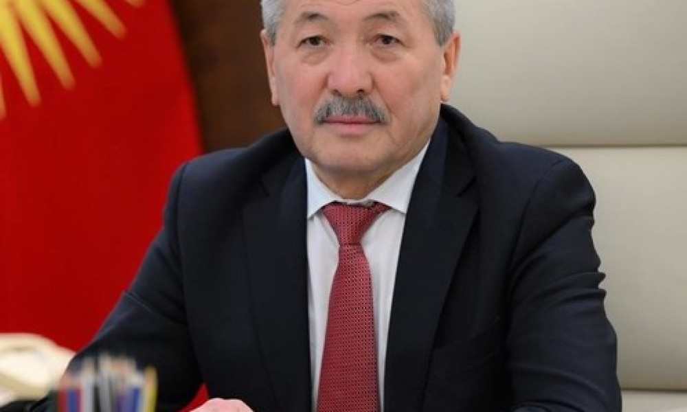 Глава Кабмина поздравил работников финансово-экономической системы