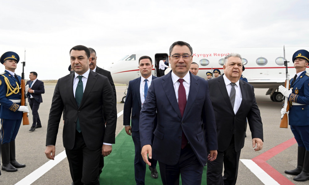 Президент Садыр Жапаров иш сапары менен Азербайжанга барды
