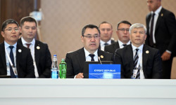Президент Садыр Жапаров Ханкенди шаарында Экономикалык кызматташтык уюмунун 17-саммитинде сөз сүйлөдү