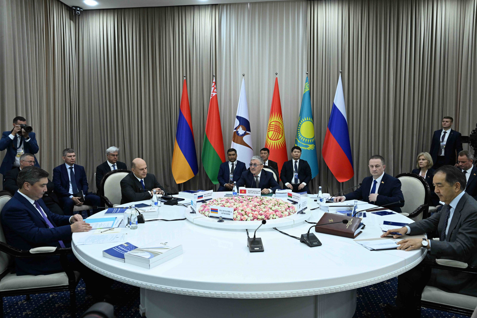 Чолпон-Атада Евразия өкмөттөр аралык кеңешинин жыйыны башталды
