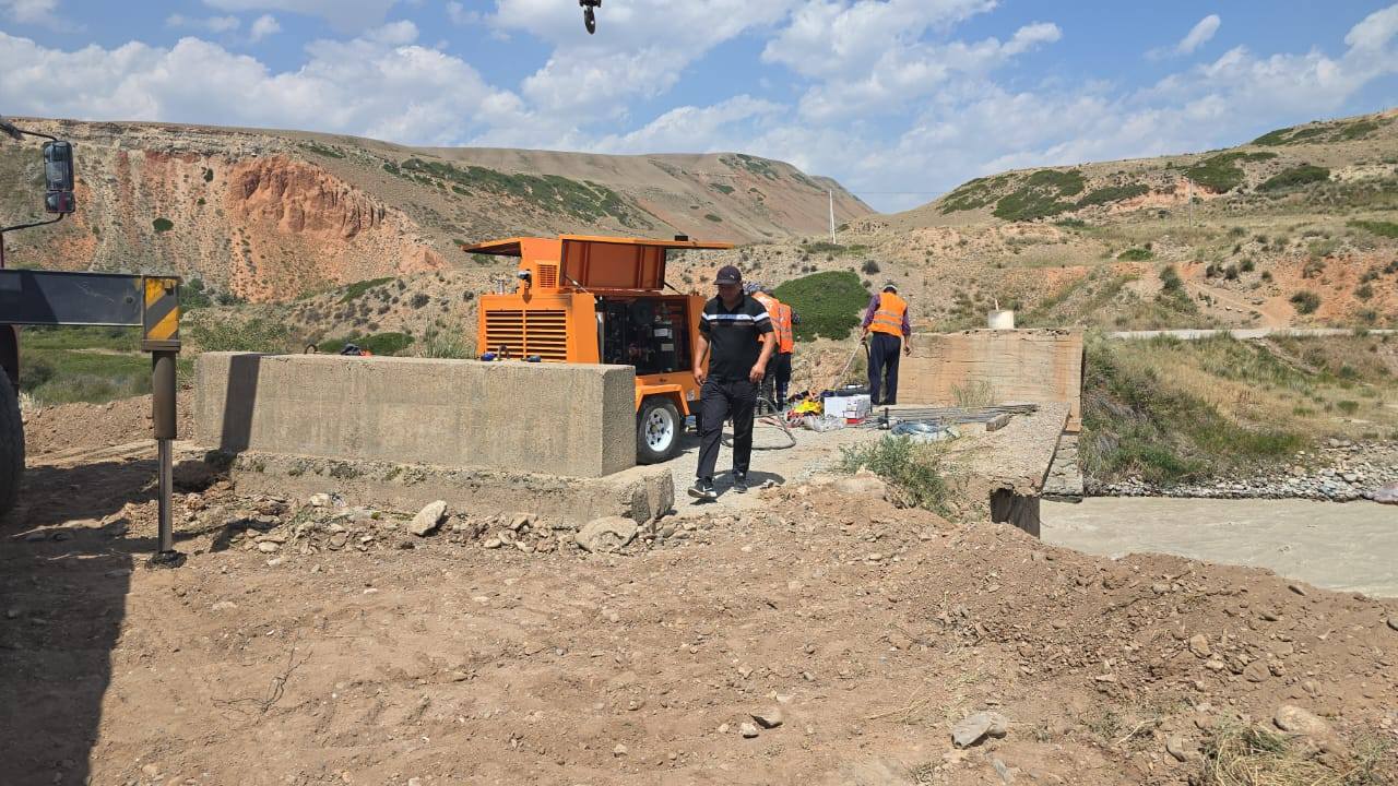 Нарында адам өмүрүн алган көпүрөнүн ордуна жаңы көпүрө салынууда