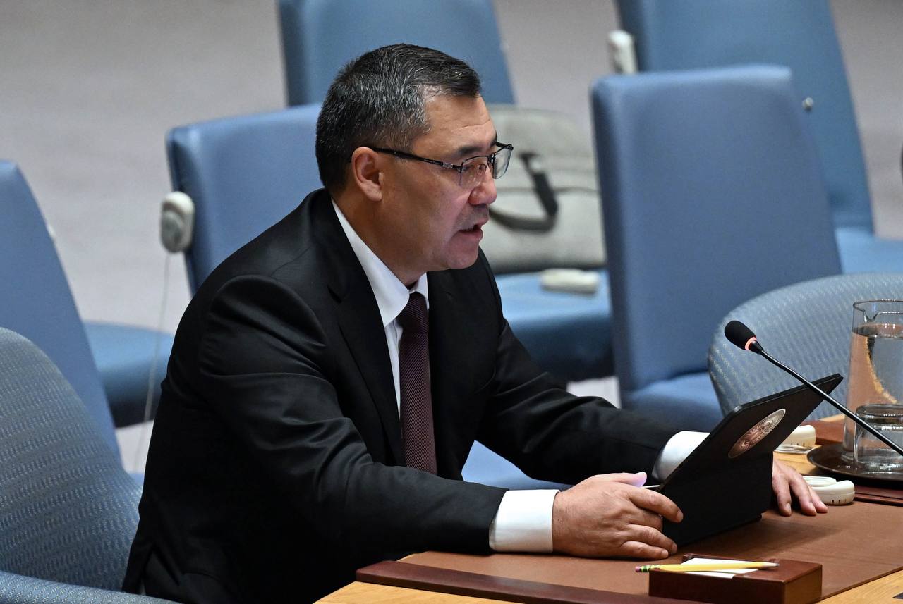 Садыр Жапаров: Жасалма интеллект тынчтык жана адам өмүрүн коргоо үчүн кызмат кылууга тийиш