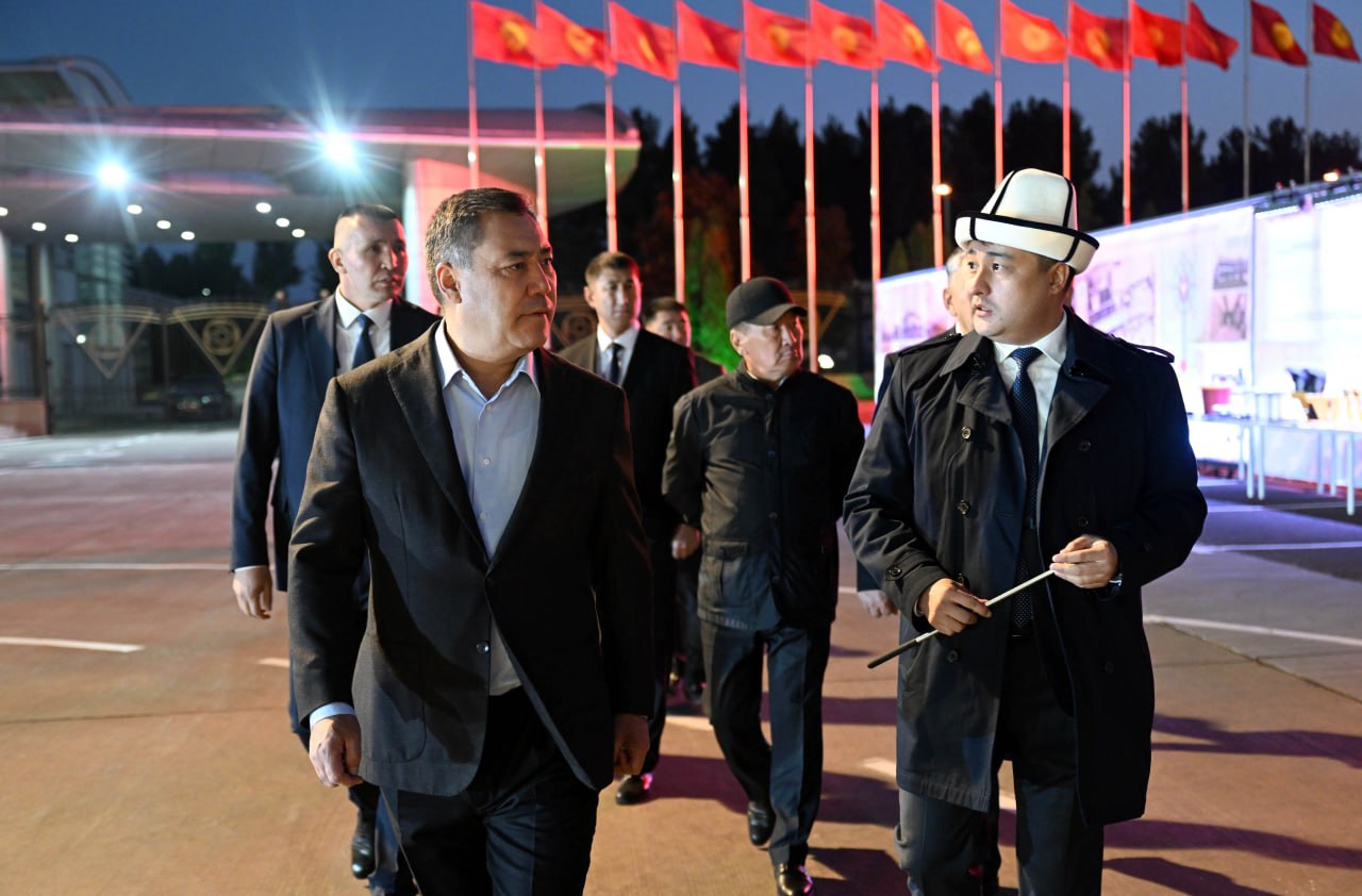 Садыр Жапаров «Манас» эл аралык аэропортун реконструкциялоо жана кеңейтүүнүн жүрүшү менен таанышты