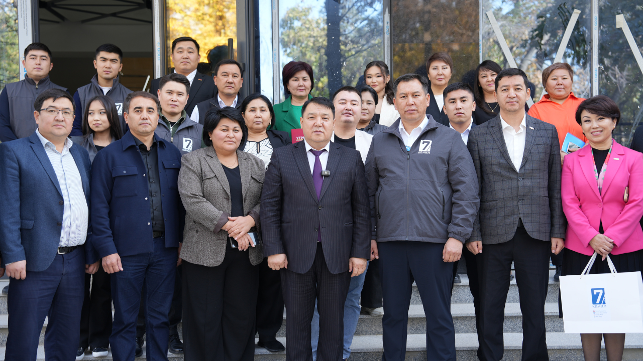 “Биз таза Кыргызстан үчүн” акциясынын эстафетасы 7-каналдан УТРКга өткөрүлдү