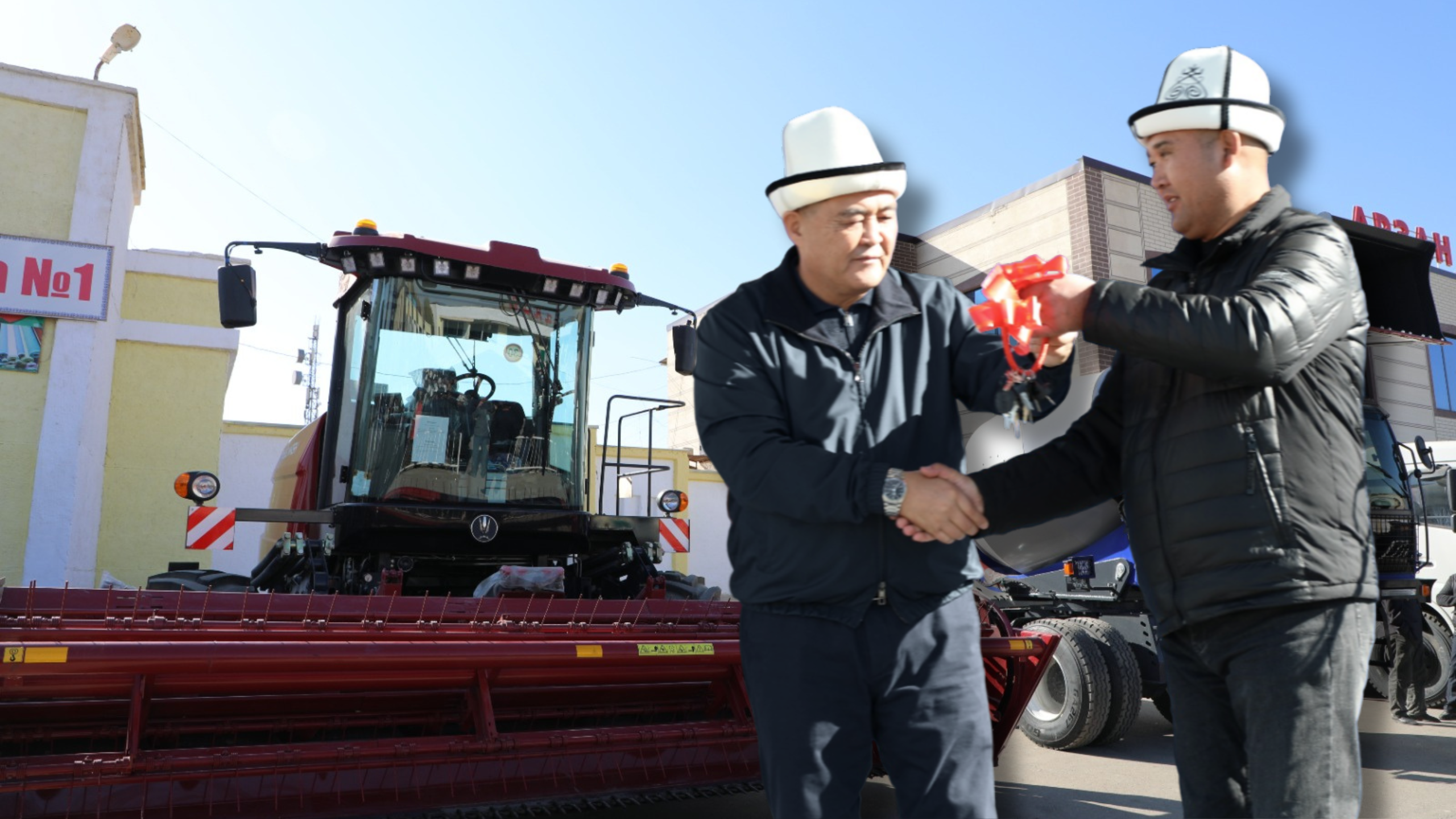 Камчыбек Ташиев Ак-Талаа районуна атайын техникаларды тапшырды