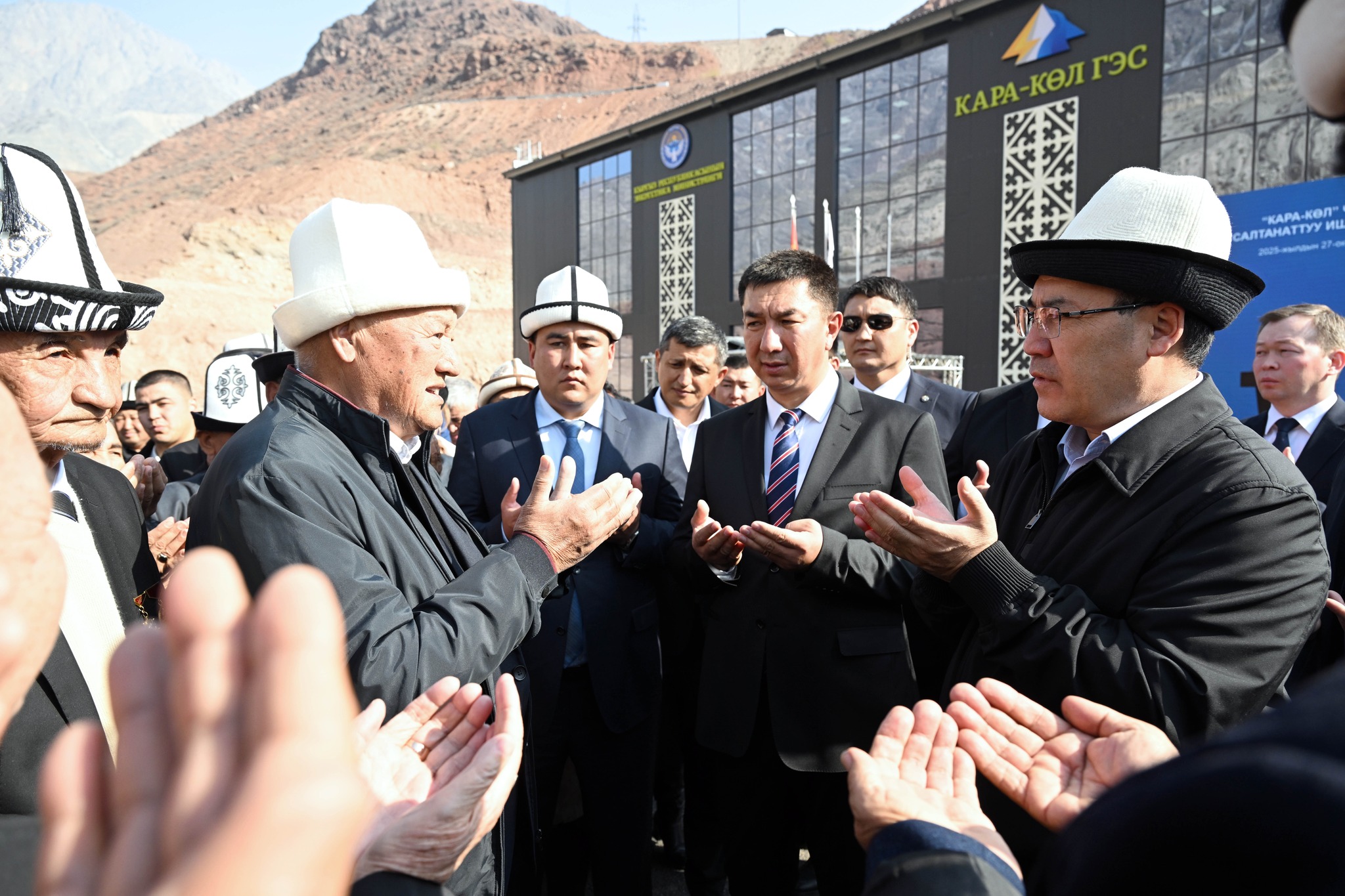 Президент Садыр Жапаров Жалал-Абад облусундагы “Кара-Көл” ГЭСин ишке киргизди