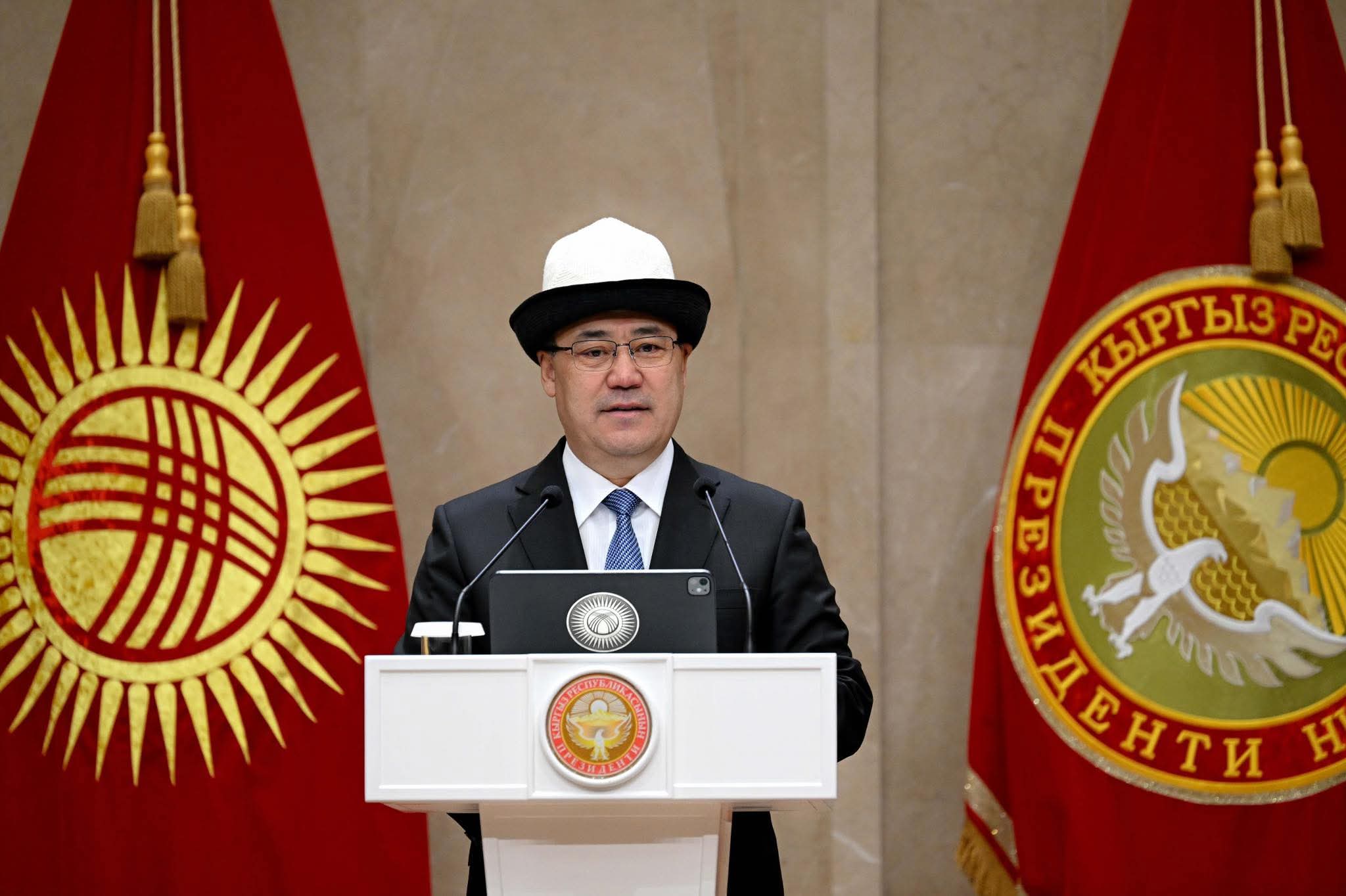 Садыр Жапаров: Элден жашыра турчу эч нерсебиз жок