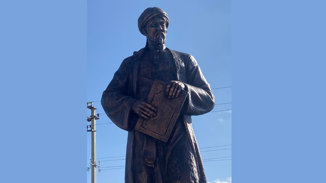 Барскоон айылында Махмуд Кашкари Барсканинин эстелиги ачылды