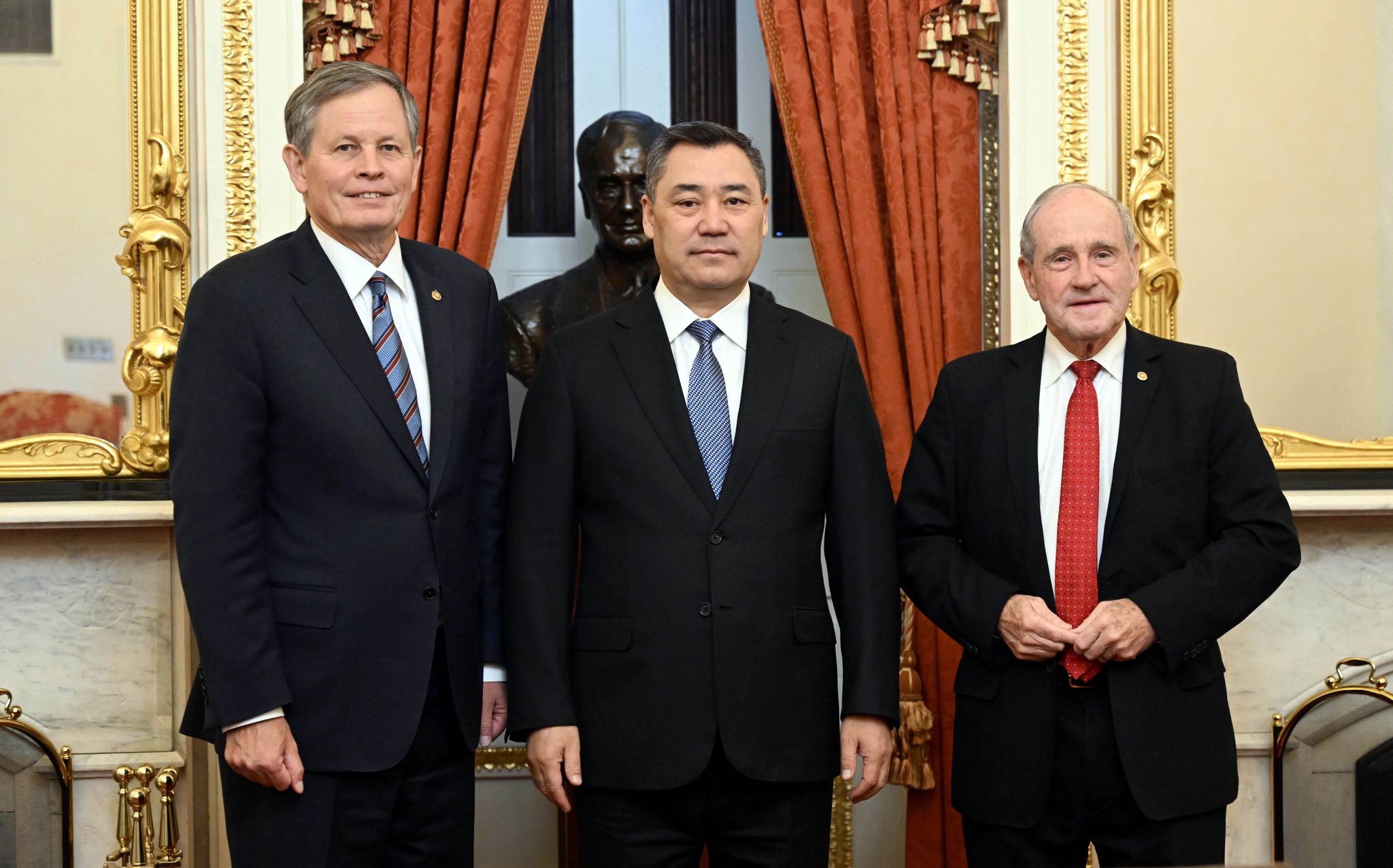 Президент Жапаров Вашингтон шаарында АКШ сенаторлору менен жолугушту