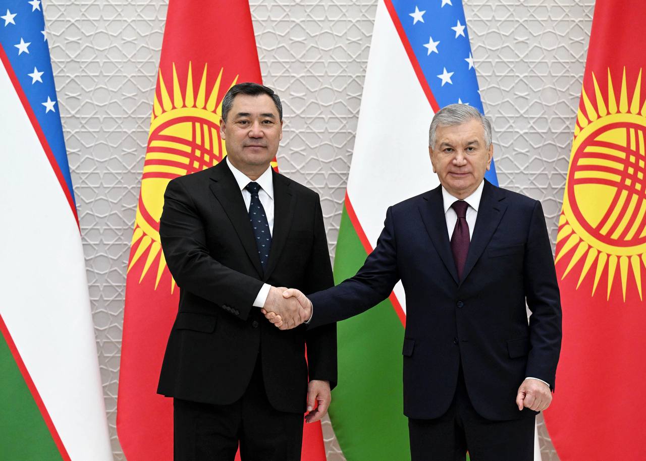 Садыр Жапаров Өзбекстандын Президенти Шавкат Мирзиёев менен жолугушту 