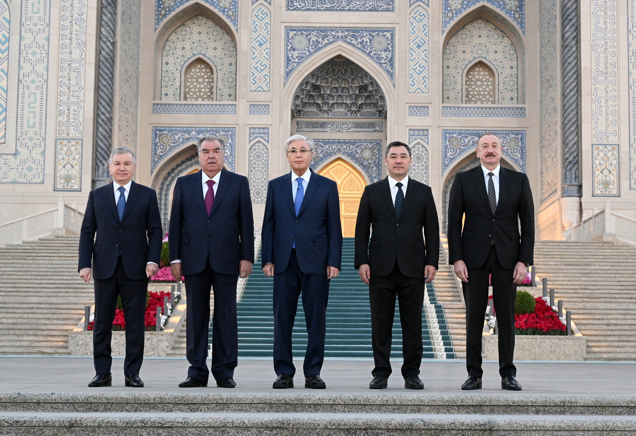 Президент Садыр Жапаров Ташкент шаарындагы Ислам цивилизациясы борборуна барды 