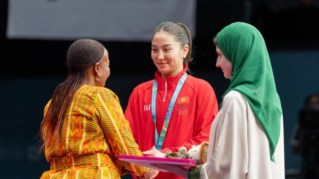 Ислам шериктештиги оюндары: Арууке Кадырбек кызы коло утту